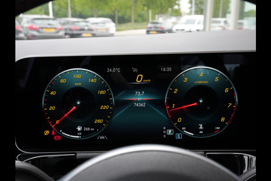 Mercedes-Benz B-Klasse 180 Business Solution AMG Automaat | Panoramadak | Navigatie | LED