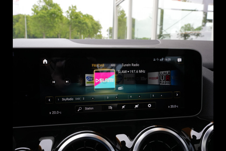Mercedes-Benz B-Klasse 180 Business Solution AMG Automaat | Panoramadak | Navigatie | LED