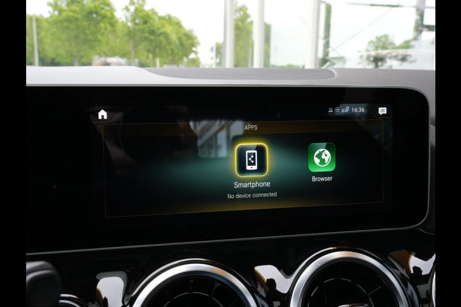 Mercedes-Benz B-Klasse 180 Business Solution AMG Automaat | Panoramadak | Navigatie | LED