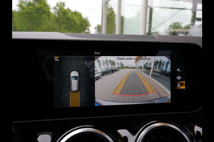 Mercedes-Benz B-Klasse 180 Business Solution AMG Automaat | Panoramadak | Navigatie | LED