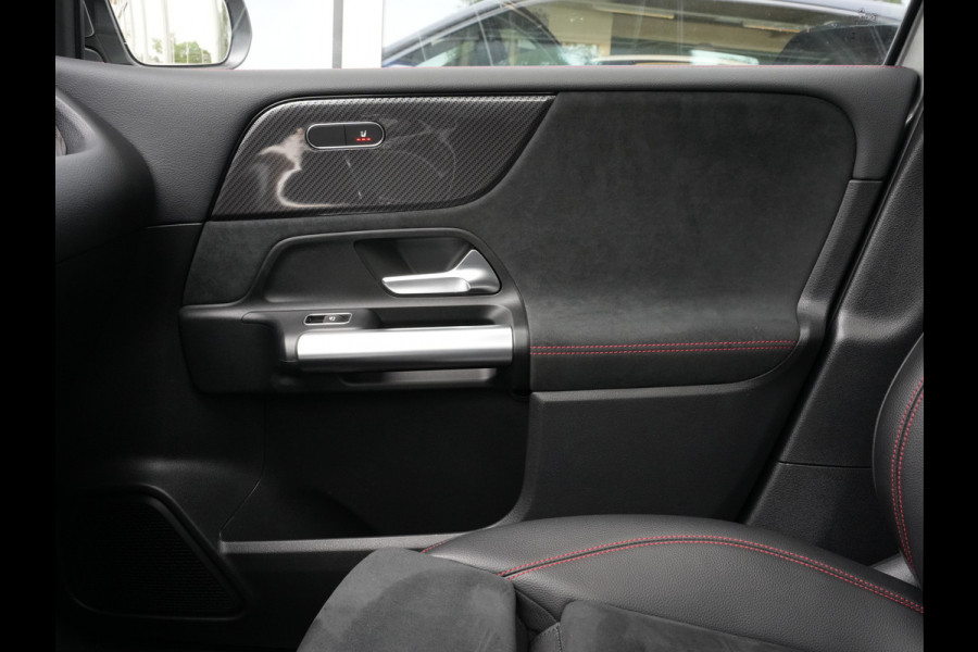 Mercedes-Benz B-Klasse 180 Business Solution AMG Automaat | Panoramadak | Navigatie | LED