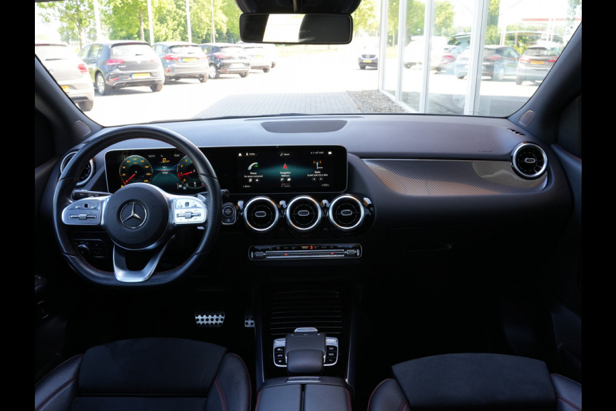 Mercedes-Benz B-Klasse 180 Business Solution AMG Automaat | Panoramadak | Navigatie | LED