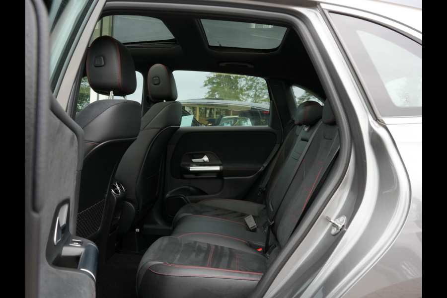 Mercedes-Benz B-Klasse 180 Business Solution AMG Automaat | Panoramadak | Navigatie | LED