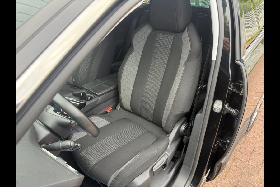 Peugeot 3008 1.2 PureTech Blue Lease Exe | Navi | Cruise
