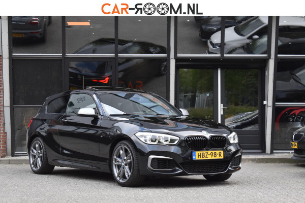 BMW 1-serie M140i xDrive High Executive Pano Camera H/K Leder Elekstoel