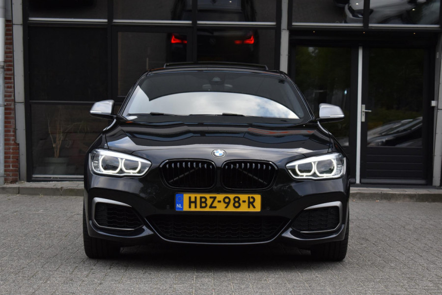 BMW 1-serie M140i xDrive High Executive Pano Camera H/K Leder Elekstoel