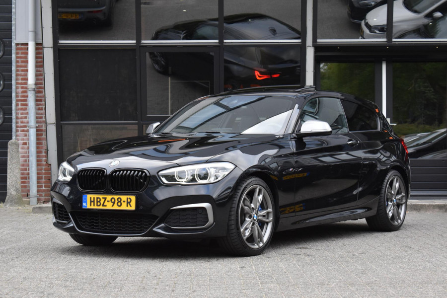 BMW 1-serie M140i xDrive High Executive Pano Camera H/K Leder Elekstoel