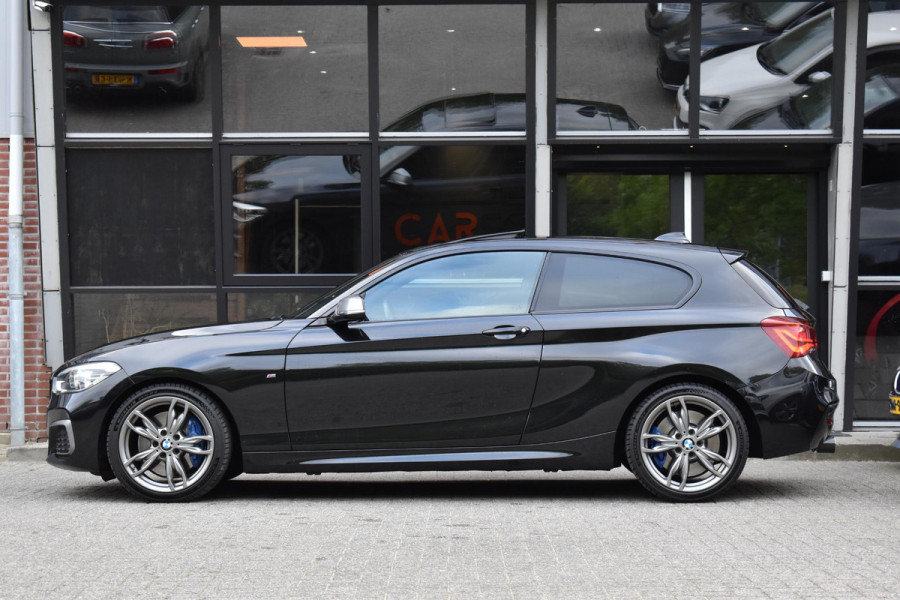 BMW 1-serie M140i xDrive High Executive Pano Camera H/K Leder Elekstoel