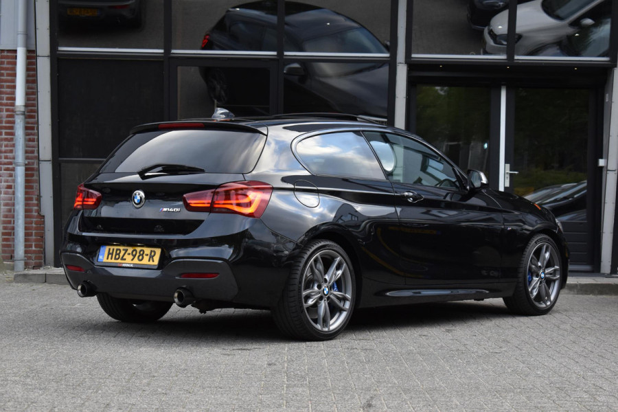 BMW 1-serie M140i xDrive High Executive Pano Camera H/K Leder Elekstoel