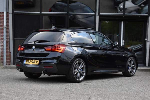 BMW 1-serie M140i xDrive High Executive Pano Camera H/K Leder Elekstoel