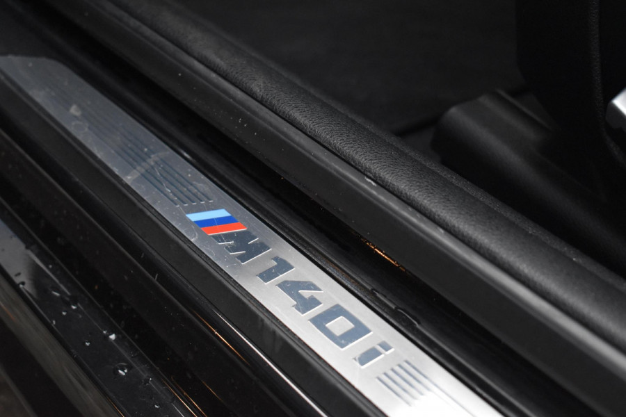 BMW 1-serie M140i xDrive High Executive Pano Camera H/K Leder Elekstoel