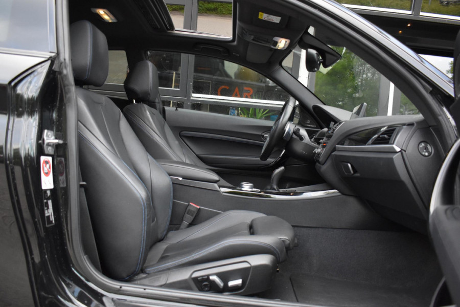BMW 1-serie M140i xDrive High Executive Pano Camera H/K Leder Elekstoel