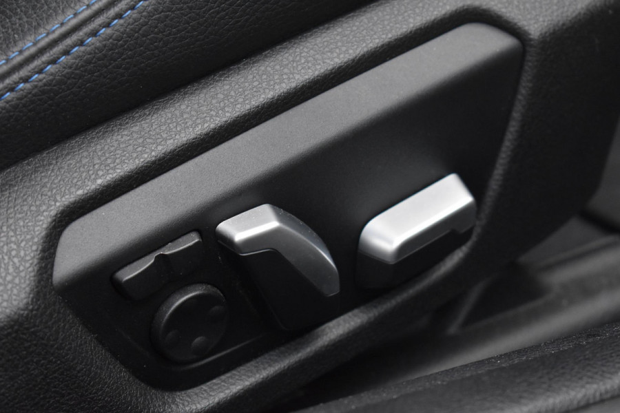 BMW 1-serie M140i xDrive High Executive Pano Camera H/K Leder Elekstoel