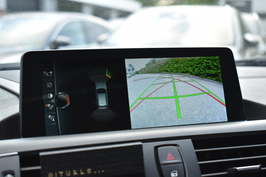 BMW 1-serie M140i xDrive High Executive Pano Camera H/K Leder Elekstoel
