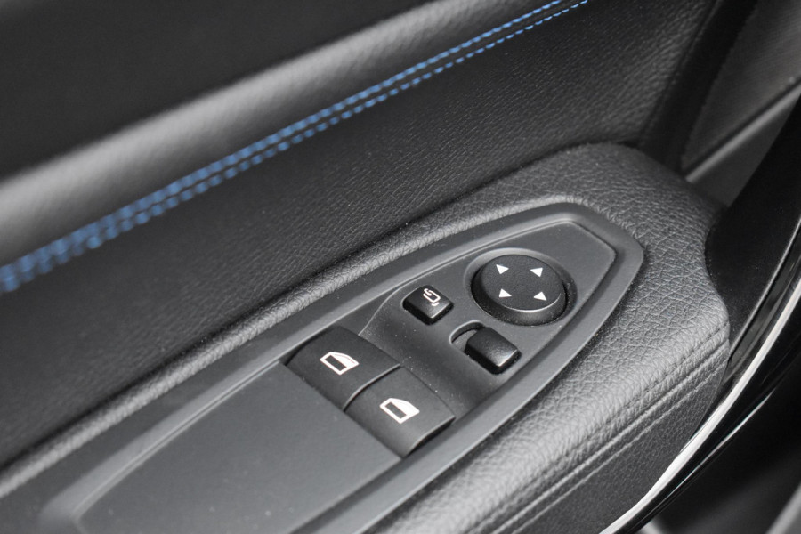 BMW 1-serie M140i xDrive High Executive Pano Camera H/K Leder Elekstoel