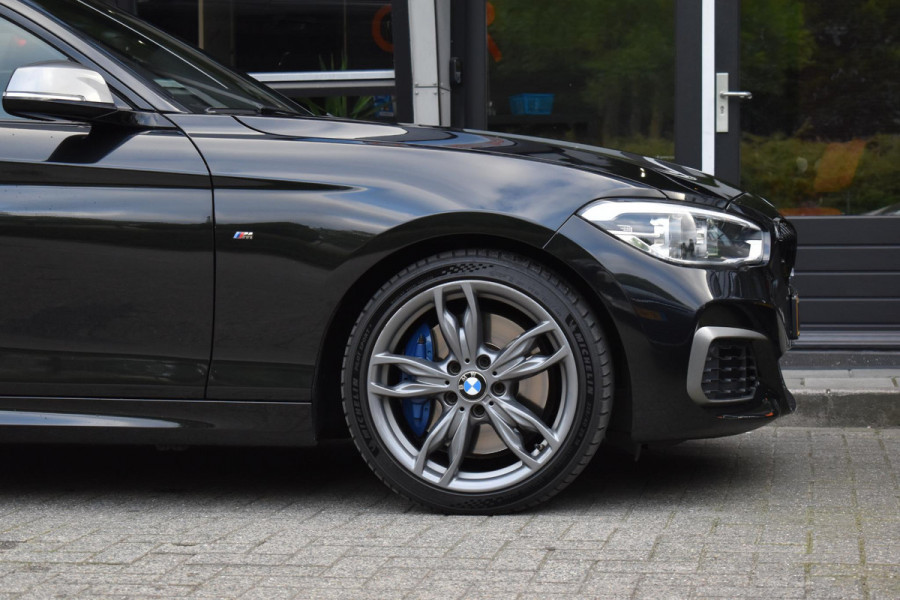 BMW 1-serie M140i xDrive High Executive Pano Camera H/K Leder Elekstoel