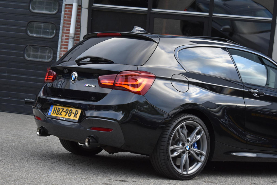 BMW 1-serie M140i xDrive High Executive Pano Camera H/K Leder Elekstoel