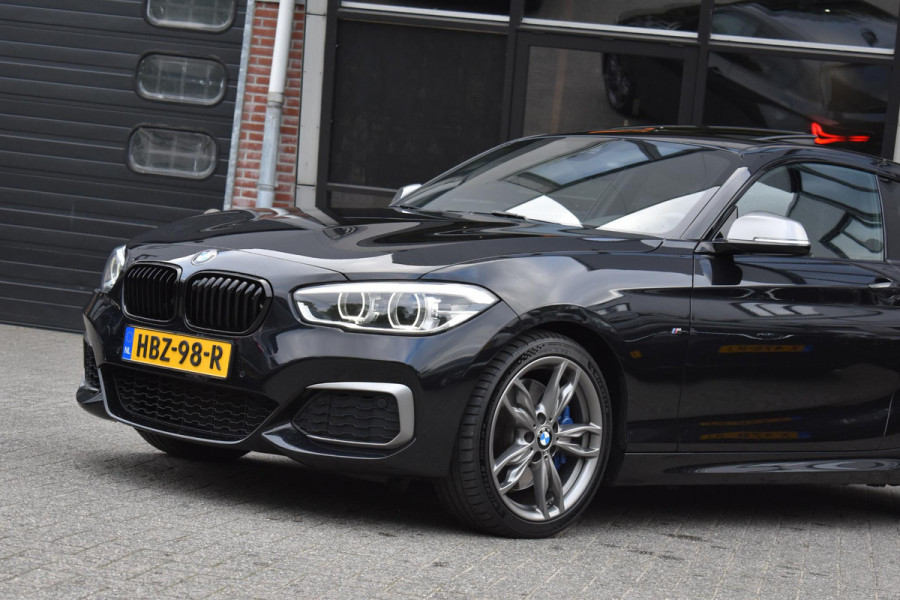 BMW 1-serie M140i xDrive High Executive Pano Camera H/K Leder Elekstoel