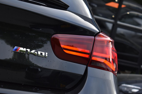 BMW 1-serie M140i xDrive High Executive Pano Camera H/K Leder Elekstoel