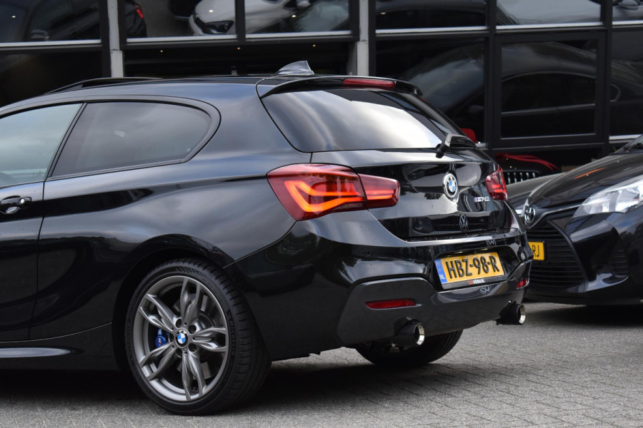 BMW 1-serie M140i xDrive High Executive Pano Camera H/K Leder Elekstoel