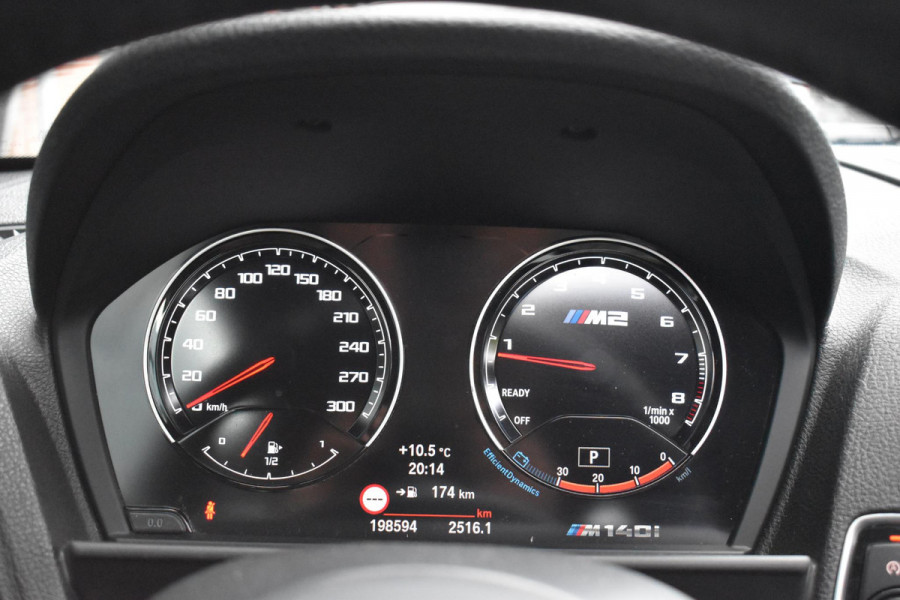 BMW 1-serie M140i xDrive High Executive Pano Camera H/K Leder Elekstoel