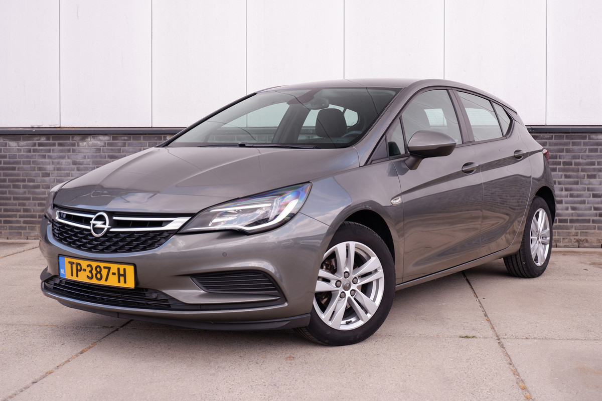 Opel Astra 1.0 Online Edition | Navi | Carplay | Parkeersensoren | Cruise | Airco Opel Astra 1.0 Online Edition | Navi | Carplay | Parkeersensoren | Cruise | Airco