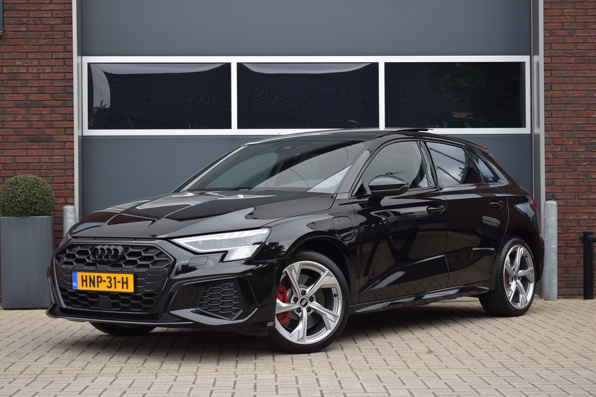Audi A3 Sportback 45 TFSI e S-line Competition | Pano | Massage | Sfeer | Camera Audi A3 Sportback 45 TFSI e S-line Competition | Pano | Massage | Sfeer | Camera