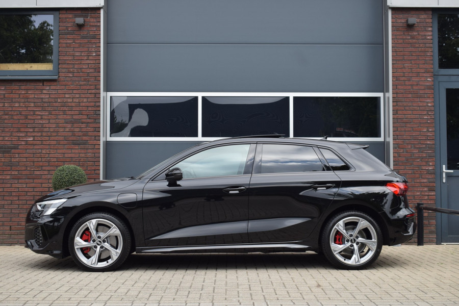 Audi A3 Sportback 45 TFSI e S-line Competition | Pano | Massage | Sfeer | Camera