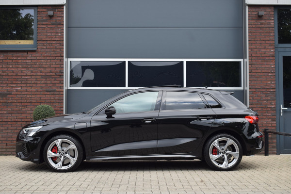 Audi A3 Sportback 45 TFSI e S-line Competition | Pano | Massage | Sfeer | Camera