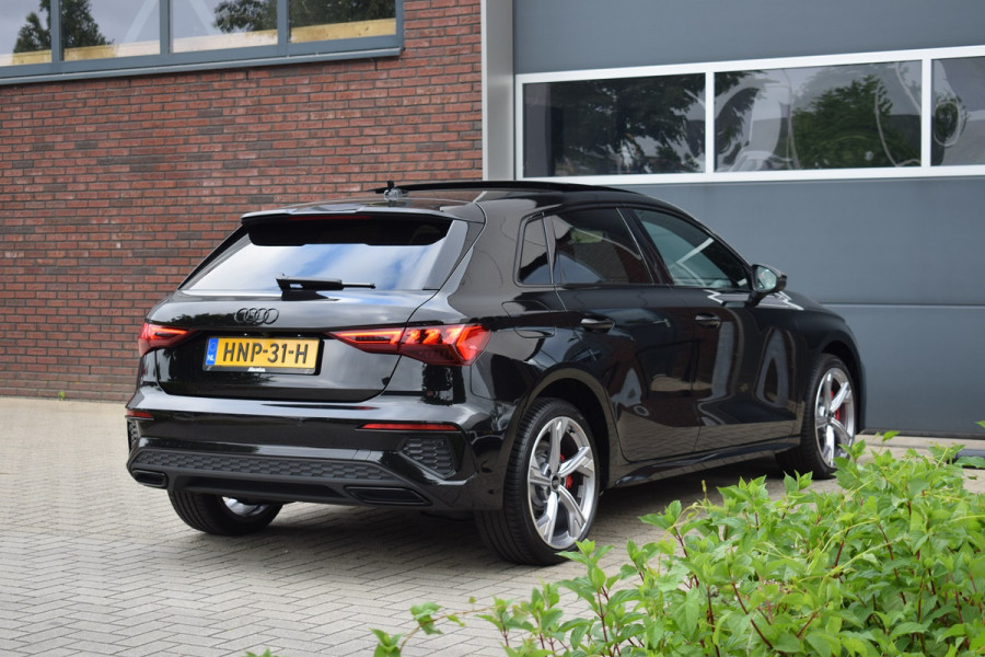 Audi A3 Sportback 45 TFSI e S-line Competition | Pano | Massage | Sfeer | Camera