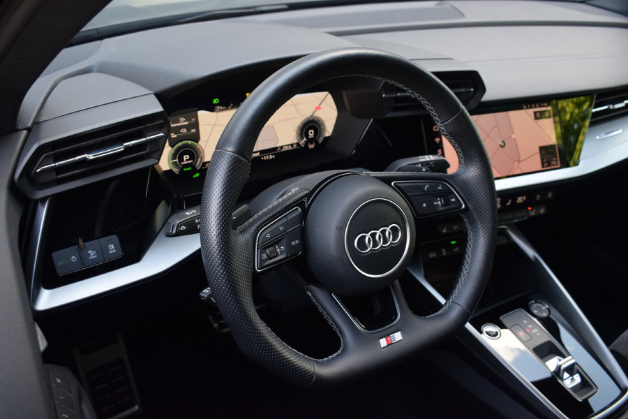 Audi A3 Sportback 45 TFSI e S-line Competition | Pano | Massage | Sfeer | Camera