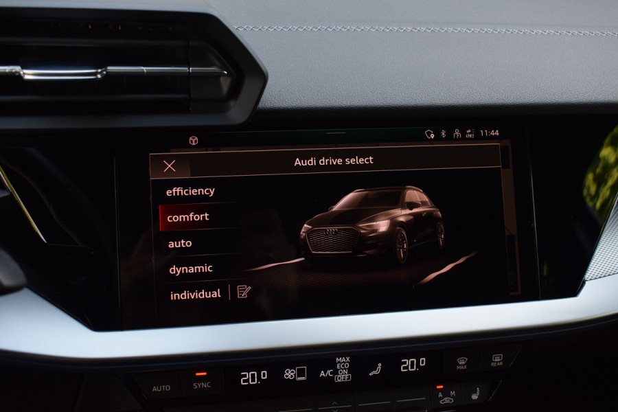 Audi A3 Sportback 45 TFSI e S-line Competition | Pano | Massage | Sfeer | Camera