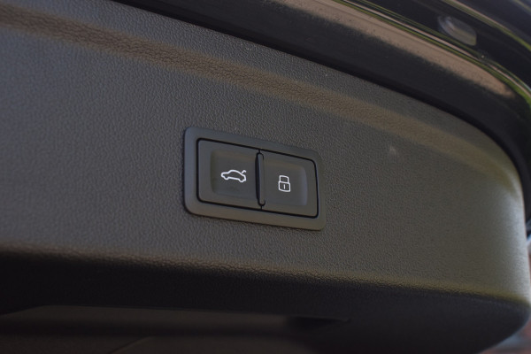 Audi A3 Sportback 45 TFSI e S-line Competition | Pano | Massage | Sfeer | Camera