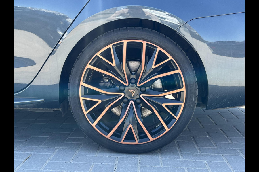 CUPRA Leon Sportstourer 1.4 e-Hybrid VZ Copper Edition 244pk | Panoramadak | Adaptieve Cruise | Matrix Led | Stoelverwarming