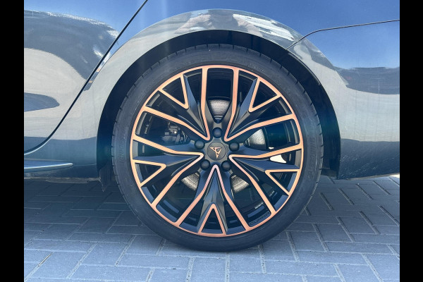 CUPRA Leon Sportstourer 1.4 e-Hybrid VZ Copper Edition 244pk | Panoramadak | Adaptieve Cruise | Matrix Led | Stoelverwarming
