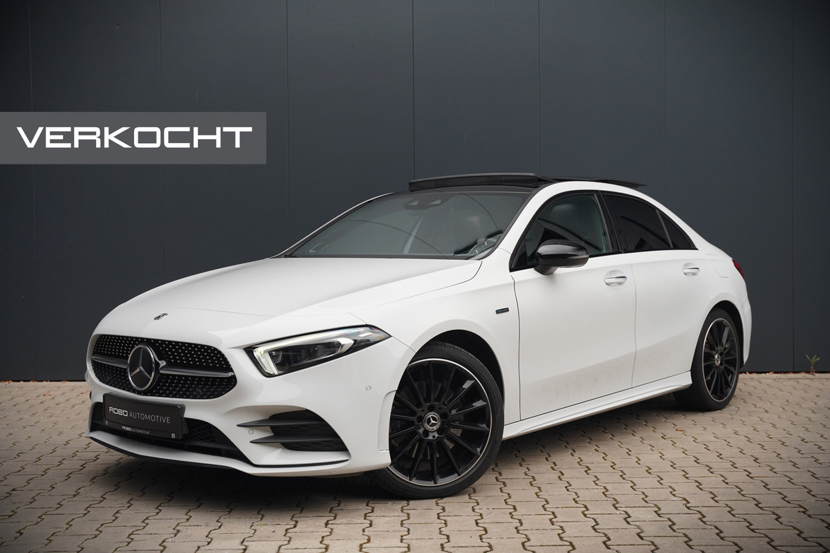 Mercedes-Benz A-Klasse 250 e AMG Premium | Panoramadak | Burmester | Stoelverwarming | Memory Seat | Adaptive Cruise Control | Camera | Head-Up Display | Ambiance Verlichting | Night Pakket | Keyless | Dealer Onderho Mercedes-Benz A-Klasse 250 e AMG Premium | Panoramadak | Burmester | Stoelverwarming | Memory Seat | Adaptive Cruise Control | Camera | Head-Up Display | Ambiance Verlichting | Night Pakket | Keyless | Dealer Onderho