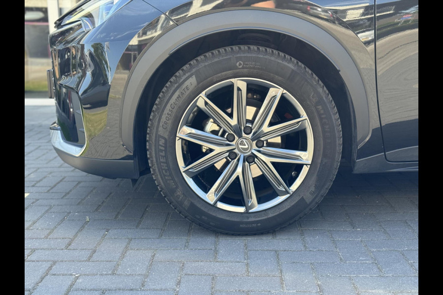 Lexus LBX 1.5 Hybrid Elegant | Eerste eigenaar, Stoel + Stuurverwarming, 18 inch, Dodehoekherkenning, Parkeersensoren