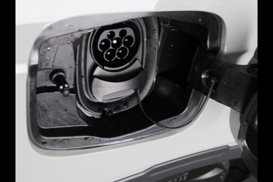 Škoda Elroq 60 Sportline 204 pk Matrix Led koplampen | Keyless Entry | Adaptieve cruise controle | Phonebox met draadloss opladen |