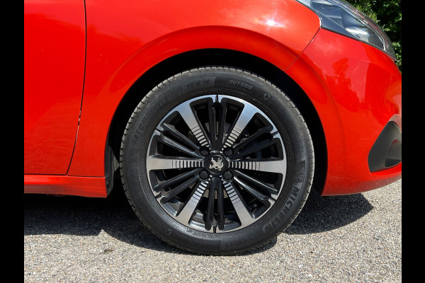 Peugeot 208 1.2 PureTech Allure | Pano + Cruise + Navi |