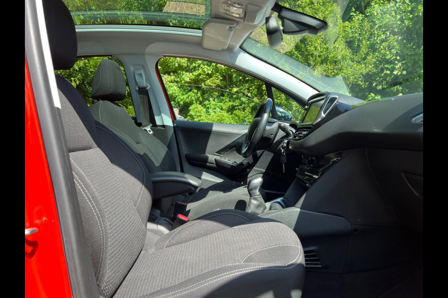 Peugeot 208 1.2 PureTech Allure | Pano + Cruise + Navi |