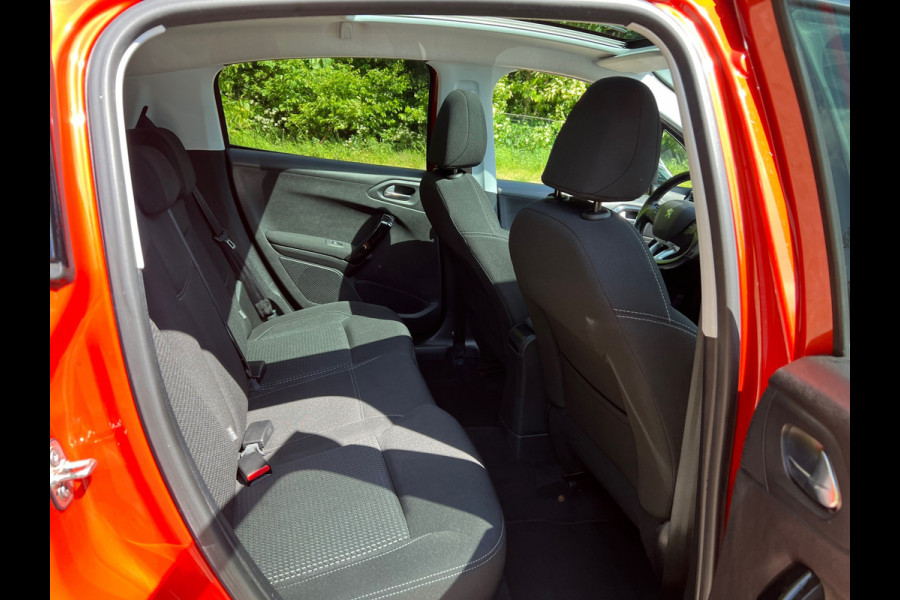 Peugeot 208 1.2 PureTech Allure | Pano + Cruise + Navi |