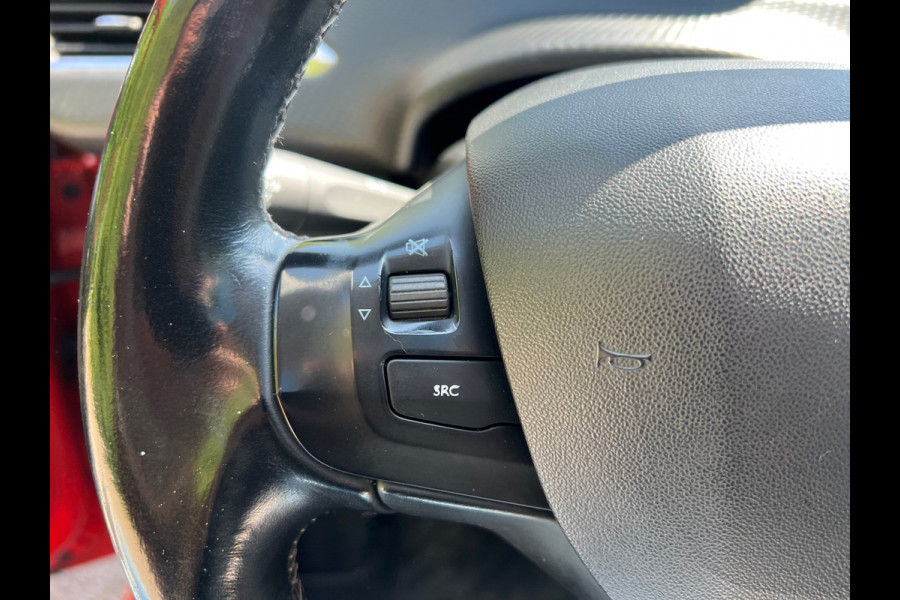 Peugeot 208 1.2 PureTech Allure | Pano + Cruise + Navi |