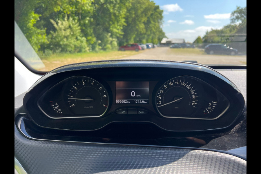 Peugeot 208 1.2 PureTech Allure | Pano + Cruise + Navi |