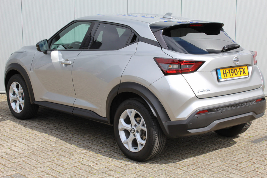 Nissan Juke 1.0-117pk DIG-T N-Connecta. Werkelijk in nieuwstaat ! Slechts 12.600km ! Volautm. airco, privacy glass, metallic lak, LM wielen, navigatie, camera, pdc v+a, telefoonvoorb.,  keyless entry&go, LED etc.