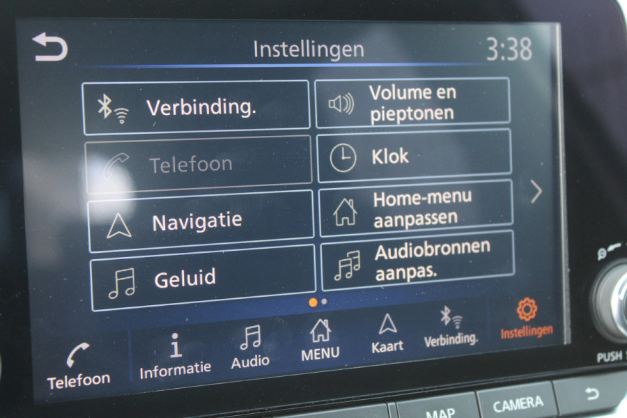 Nissan Juke 1.0-117pk DIG-T N-Connecta. Werkelijk in nieuwstaat ! Slechts 12.600km ! Volautm. airco, privacy glass, metallic lak, LM wielen, navigatie, camera, pdc v+a, telefoonvoorb.,  keyless entry&go, LED etc.