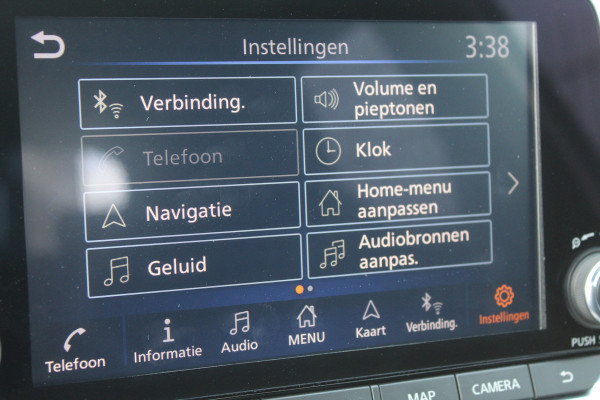 Nissan Juke 1.0-117pk DIG-T N-Connecta. Werkelijk in nieuwstaat ! Slechts 12.600km ! Volautm. airco, privacy glass, metallic lak, LM wielen, navigatie, camera, pdc v+a, telefoonvoorb.,  keyless entry&go, LED etc.