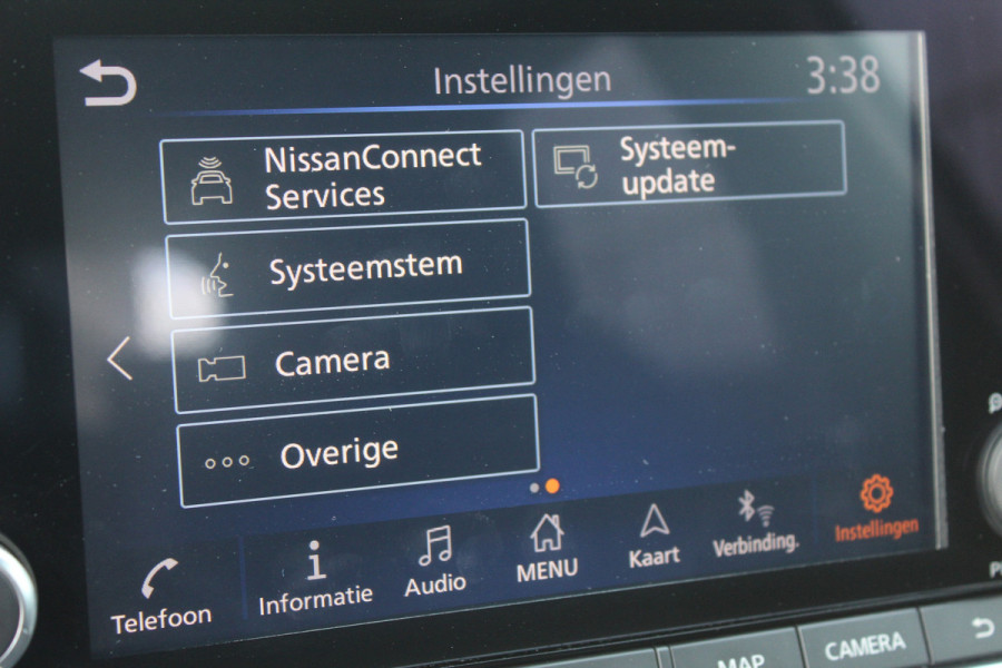 Nissan Juke 1.0-117pk DIG-T N-Connecta. Werkelijk in nieuwstaat ! Slechts 12.600km ! Volautm. airco, privacy glass, metallic lak, LM wielen, navigatie, camera, pdc v+a, telefoonvoorb.,  keyless entry&go, LED etc.