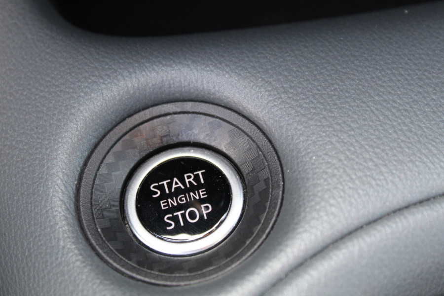 Nissan Juke 1.0-117pk DIG-T N-Connecta. Werkelijk in nieuwstaat ! Slechts 12.600km ! Volautm. airco, privacy glass, metallic lak, LM wielen, navigatie, camera, pdc v+a, telefoonvoorb.,  keyless entry&go, LED etc.