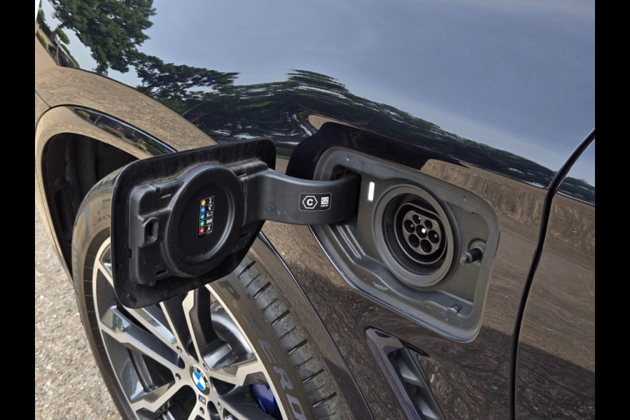 BMW X3 XDRIVE30E M SPORT I PANORAMA I LEDER I 20 INCH I
