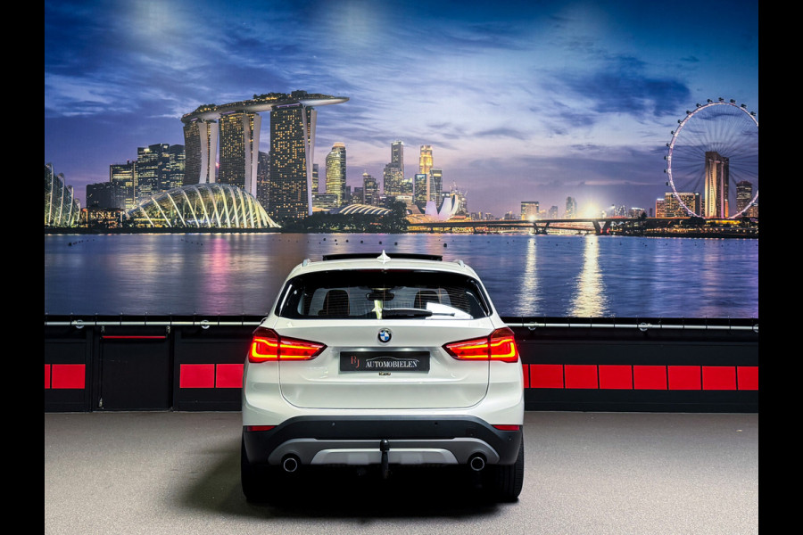BMW X1 sDrive20i High Executive |Panorama|Trekhaak|LED